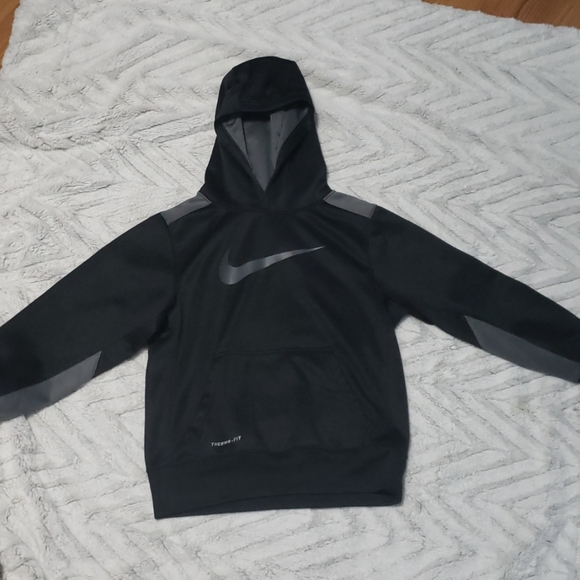 boys black nike hoodie